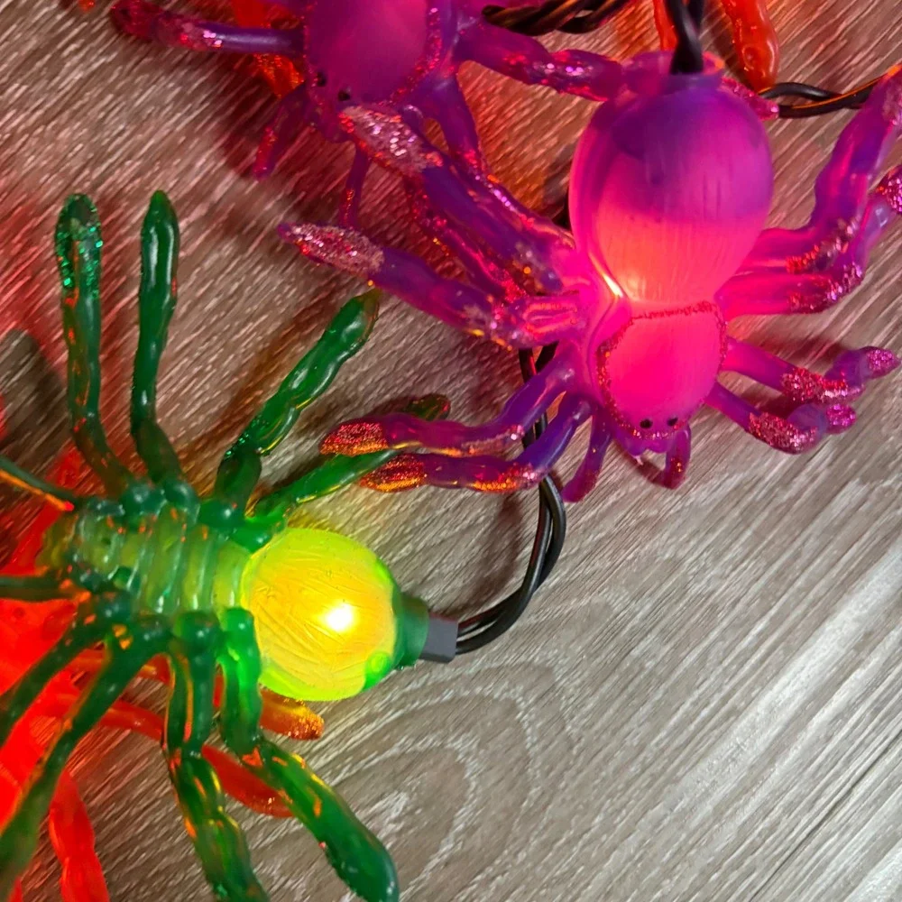 Hyde and EEK Boutique Halloween Spider Icicle Lights 10 Spiders 25 Count Black